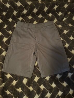 Under Armour youth Gray Flat Front Performance golf Shorts size 8
